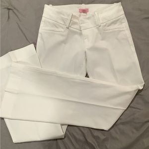 Lily Pulitzer white bell bottom pants size 2…. Detail pocket look